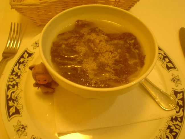 お夕飯。<br />ガリシア風スープです。<br />韓国料理のわかめスープに見た目も味も似ていますが、わかめではなく、ホウレンソウです。