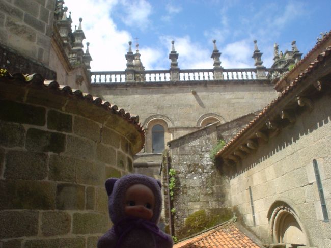 聖ヤコブさんの墓所もお参りして、巡礼達成！<br />空は青く、すがすがしいです。