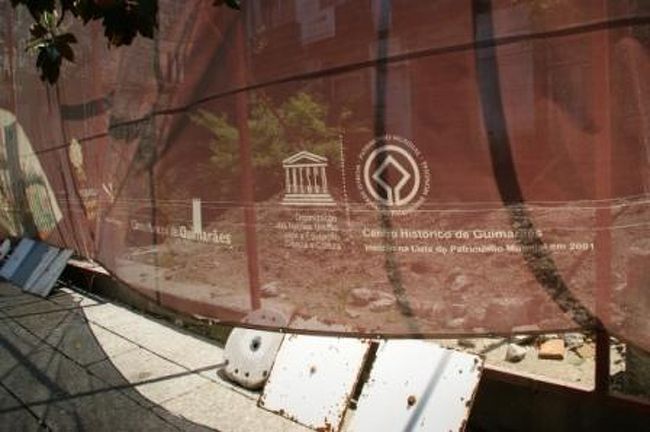 旧市庁舎だったと思います。残念ながら、工事中で、外見を見ることができませんでしたが、しっかり、ユネスコのマークが、工事用のネットに付いていました。