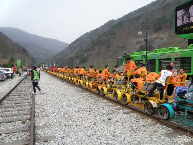 私は4Ｔ会員になる前に、4Ｔ会員ZUさんのブログを偶然みつけ、「よしまねして、みにいってこよう」となったわけだが、まさか「予約入れてないと乗れません」とか、「小中学生の団体予約沢山はいってます」<br />「ヤミの切符入手ル−ト使います」「指一本つめて<br />下さい」とかの事態になっているとは思わなかった