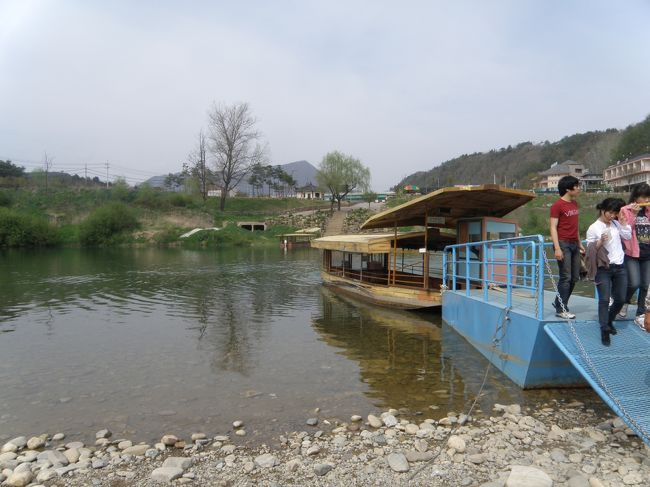 次に向かったのが、寧越市郊外の六代朝鮮王ゆかりの地というか、韓国のオバチャンの涙をさそう<br />悲劇の地６代王「端宗」幽閉の場所に船でわたる。<br />そうだ地名は「清冷浦」だった