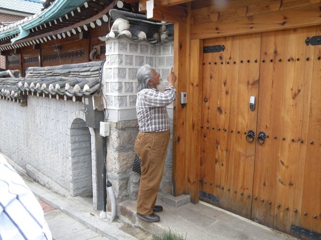 仕事の話は忘れろって、そうだよ松だよ<br />ずっとそこに立っていろって「エ−トこれは八寸幅の<br />厚み１寸五分で」って<br />いつまでも言ってろって。