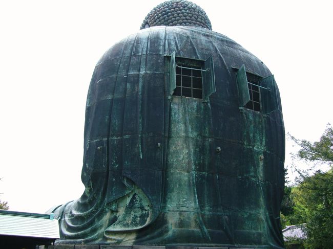 胎内拝観(\20)出来るのですが<br />こちらでも並んでいます^^;<br />並ぶの苦手な主人と一緒なのでパス！<br /><br />　換気口が二箇所、開いてます