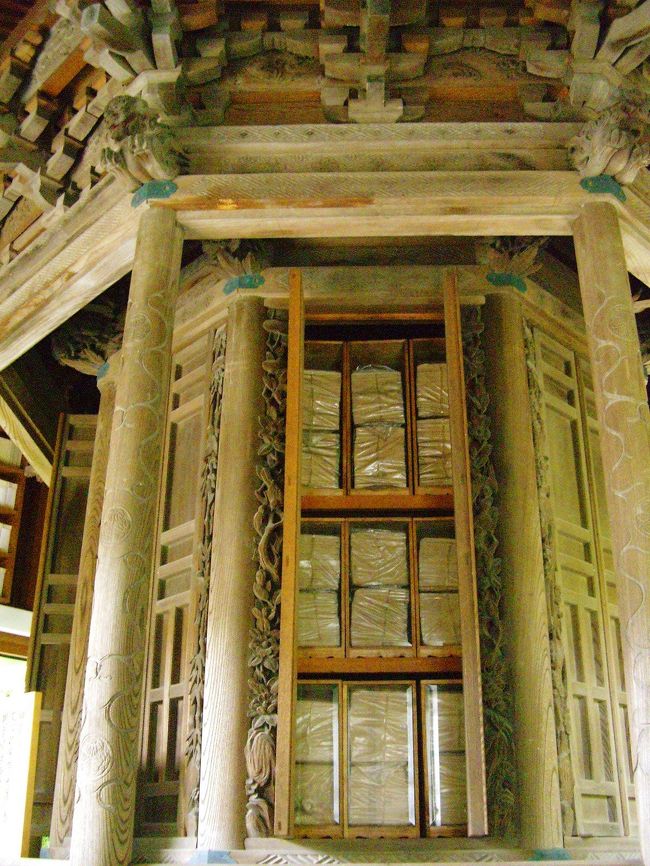 <br />書架を一回転すれば“一切経”を全て読誦<br />した高徳が得られるのだとか。<br /><br />中には経典がびっしり詰まっていますw(゜o゜)w<br />