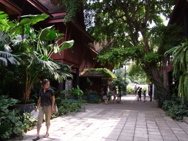 敷地の中には、オリジナルのシルク製品を売るＳＨＯＰも。