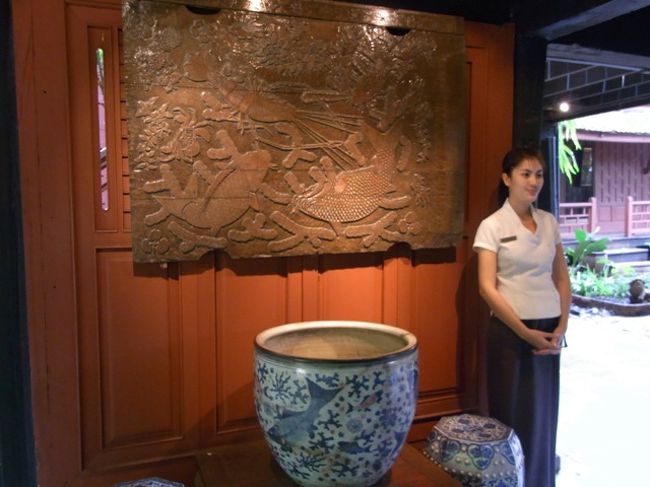 日本語のガイドさんに案内されて屋内のツアー開始。