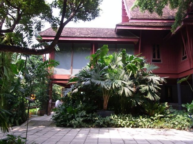 敷地の中のレストランでお昼を。