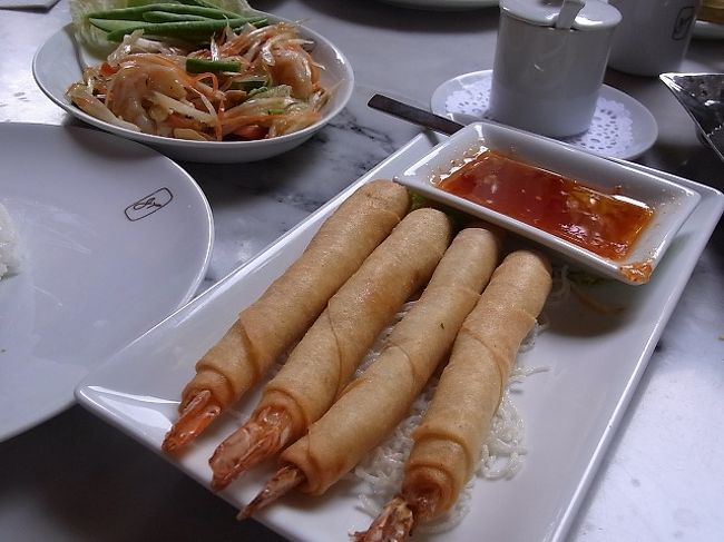 大好きな海老のミンチのフライのようなものかな？と思って注文したら、春巻きの皮にぐるぐる巻きにされた海老の素上げ？でした。<br />はっきり言って、？の料理でした。<br />