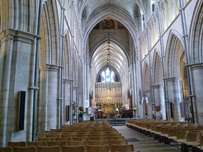 大聖堂内は、代表的なゴシック建築の裏側を見ているようだった。