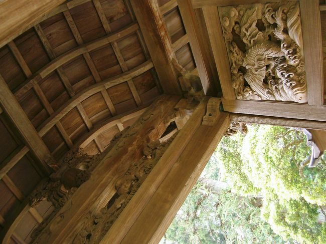 <br />天井にまで見事な彫刻が施され魅了<br />されます！