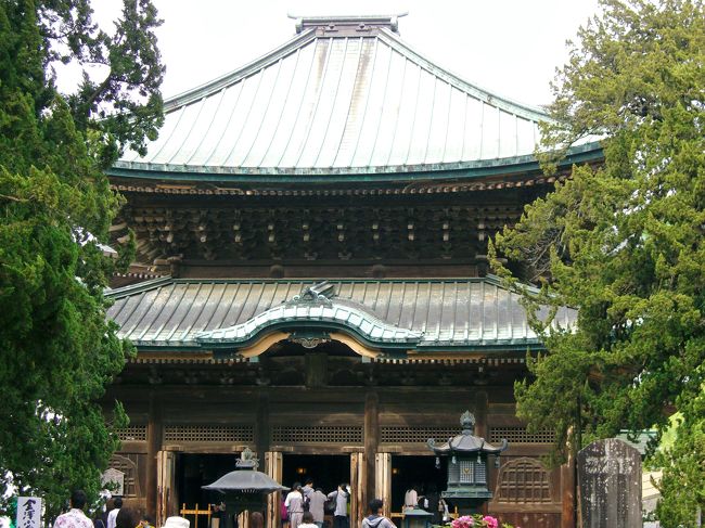 　仏殿(重要文化財指定)<br /><br />建替えに際して、増上寺にあった崇源院の<br />霊屋を、譲渡され1647年にここ建長寺に移築<br /><br /><br /><br />