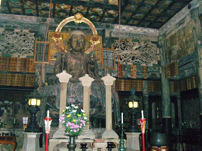 <br />←本尊の地蔵菩薩像