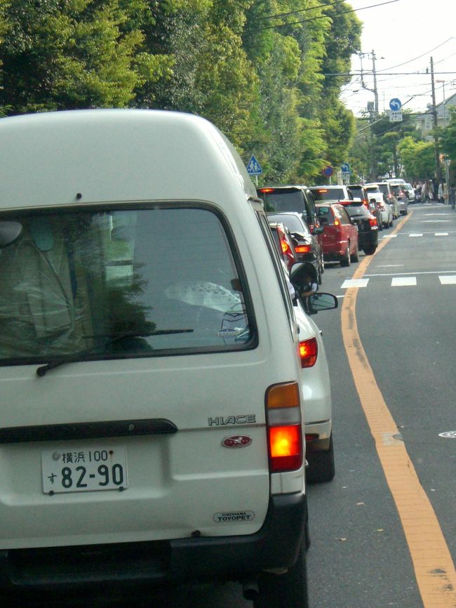 <br />鎌倉方面へ向かう長〜い車列(^_^;)<br />歩く方が早いのでは…？