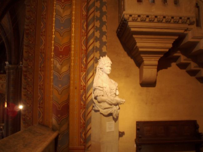 エリザベートの胸像がありました。<br />エリザベートは当時のオーストリア・ハンガリー二重帝国において、ウィーンよりもブダペストを気に入っていたようで（夫のフランツ・ヨーゼフを嫌っていたからとか）、ブダペスト市民に愛されていたのだそうです。