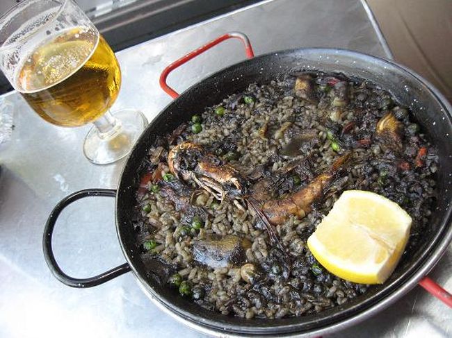 イカ墨パエリア♪あっさりとした海鮮の旨みのきいたパエリアでした。また食べたい！