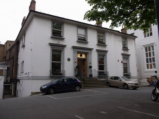 Beatles好きの父の熱い要望にお応えして<br />Apple　Studioにやってきました！<br /><br />本当は一緒にLiverpoolに行ければよかったのですが<br />今回は強行日程だったので断念・・・<br /><br />私も父の影響でBeatlesを聞き始めたので<br />今度は一緒にLiverpoolに行けたらいいなと思います。