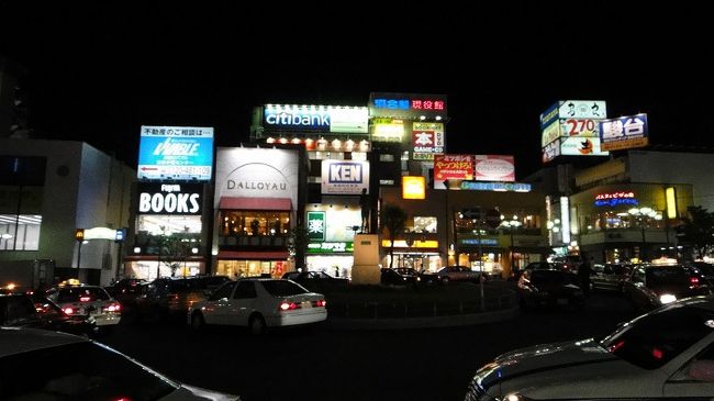 夜の自由が丘駅前。<br />駅前で吐いてる男子学生が居た。<br />つぶれてた。
