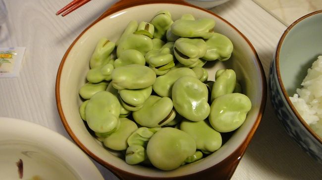 タイでは手に入らないソラマメを茹でて食べた。