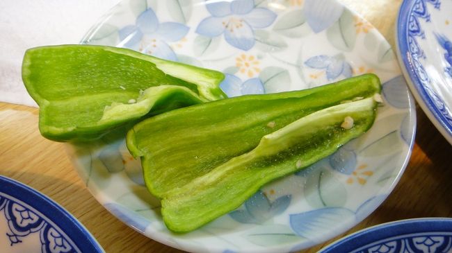 生ピーマン。つくねと一緒に頂きます。<br />中延店には多分ないメニュー。