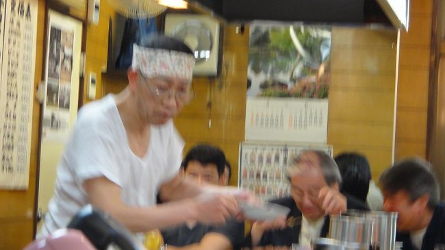 大将が一人で焼いてますよ。