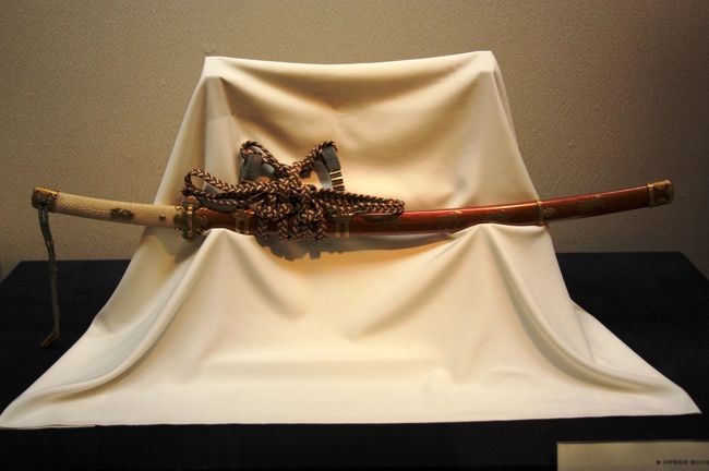 井伊家伝来の能面・能装束 : 特別展 [図録](彦根城博物館 編