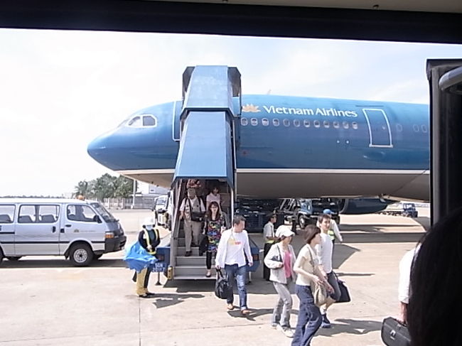 ホーチミンに着くと、<br />すごい熱気。予想以上に暑い