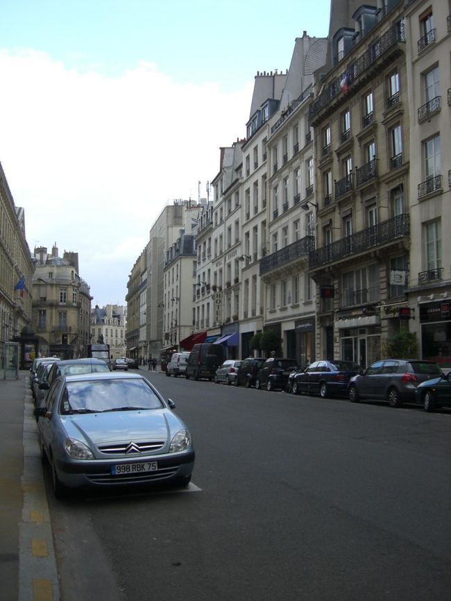 歴史を感じるヨーロッパらしい通り。テンション上がってきましたよ。