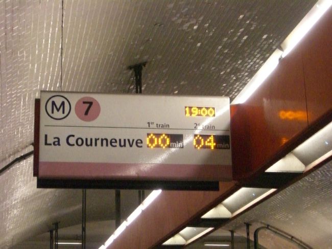 メトロに乗ってみます。