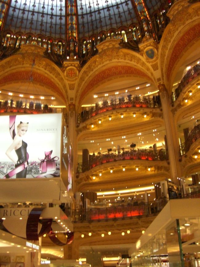 ギャラリー・ラファイエット<br />宮殿のような百貨店