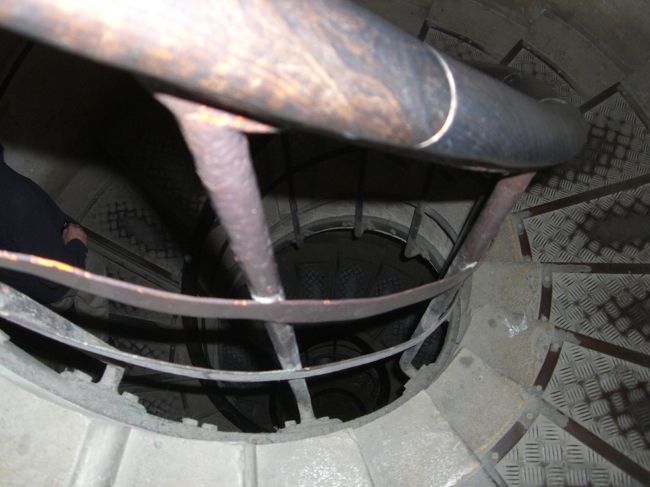 階段も狭くなってきます