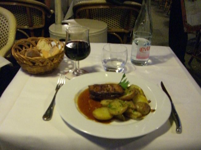 子羊の肉<br /><br />ソースが絶品