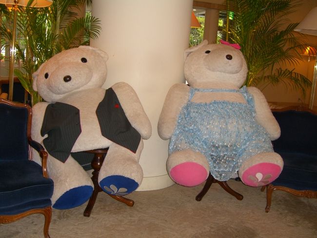 陶器市から、さんざ歩き過ぎで、しんどくなって、早々にJALのホテルに避難。<br />「コーヒー飲も・・・」