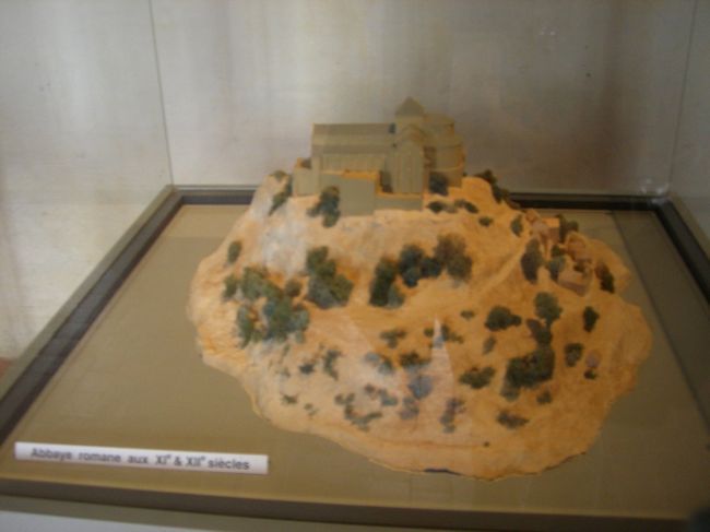 若干屋根が立派に、建物も大きくなりました