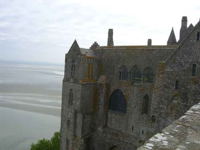 西のテラスから見た列柱廊