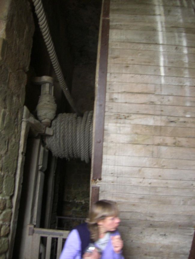 大きな車輪、これが昔のリフト。