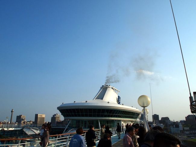 プオーーーーンという<br />音とともに出航開始。<br /><br />行ってきます！