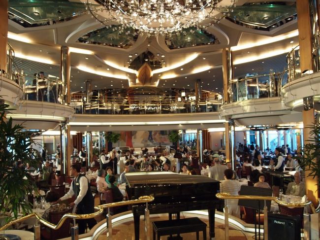 ごはんを食べるところ。<br /><br />タイタニックの世界です。