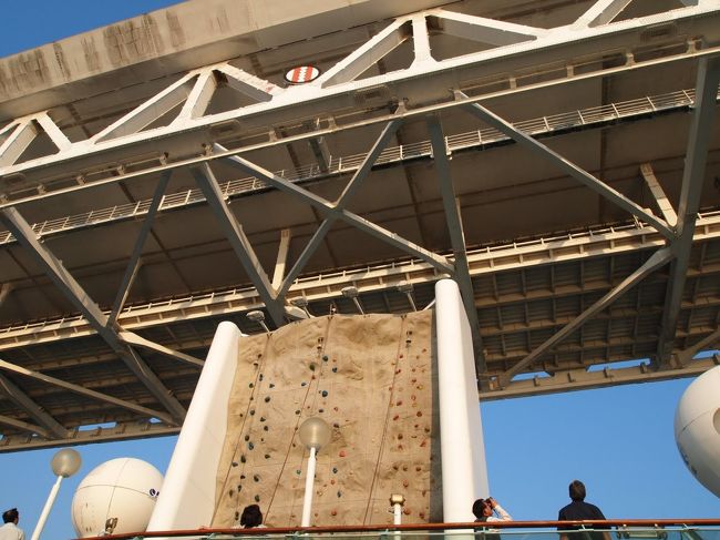 横浜ベイブリッジにぶつかりそう・・・