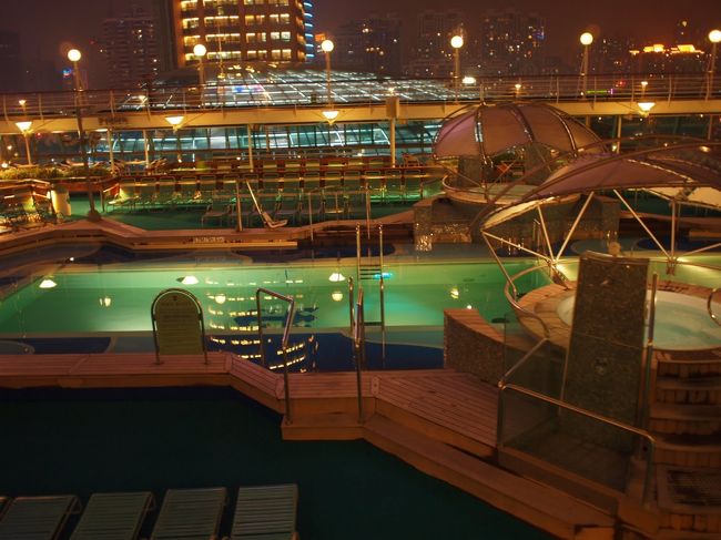 夜の船上も綺麗！