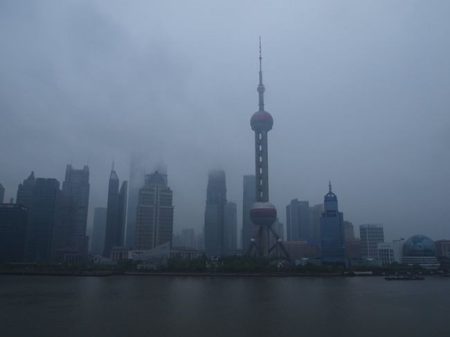 ついに下船。<br />久しぶりの地面。<br />初めて、中国上陸。<br />そして、ノープラン。<br />果たしてどうなる期待と不安の中国の旅。