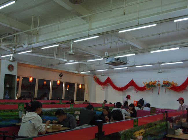 店内もかなり地元な感じ