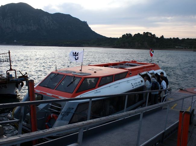 たいして何も買わずに、<br />帰りも同じ船に乗り込んで船に戻る。