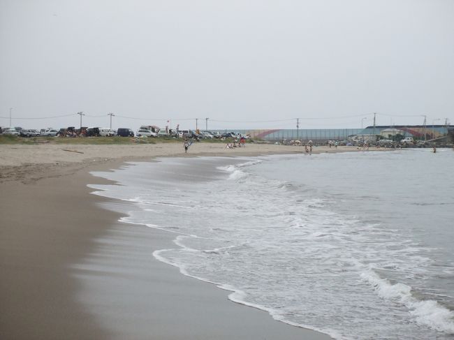 ほとんどが<br />地元のサーファーと家族づれの<br />こじんまりとしたビーチでした。