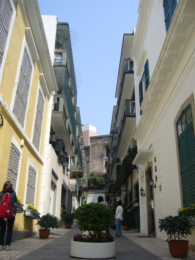 路地裏も、こんなにメルヘンチックで可愛い♪<br />まるでヨーロッパの村に迷いこんだみたいな錯覚を覚えます。