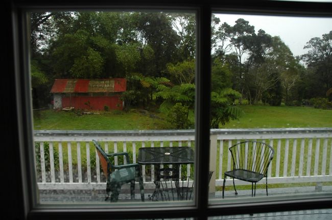 翌日朝、激しい雨と風で起きる。<br />朝食の時「国立公園は全て閉鎖されてるよ」と聞かされる。<br />さあ、早めに退避しようか。