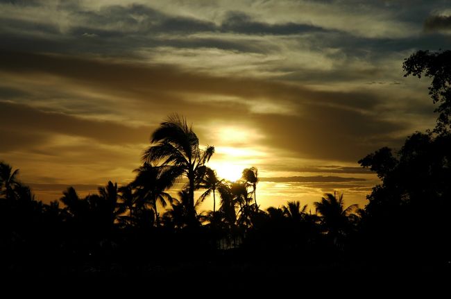 ワイコロアに無事戻ってきました。<br />ハリケーンは海上を過ぎつつあり、ワイコロアはきれいなサンセットが見られました。