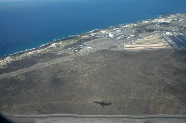 名残惜しいけれど、もう帰ります。<br />溶岩台地を切り開いて作ったことが良く分かるコナ空港。<br />次はいつ来るのかな？