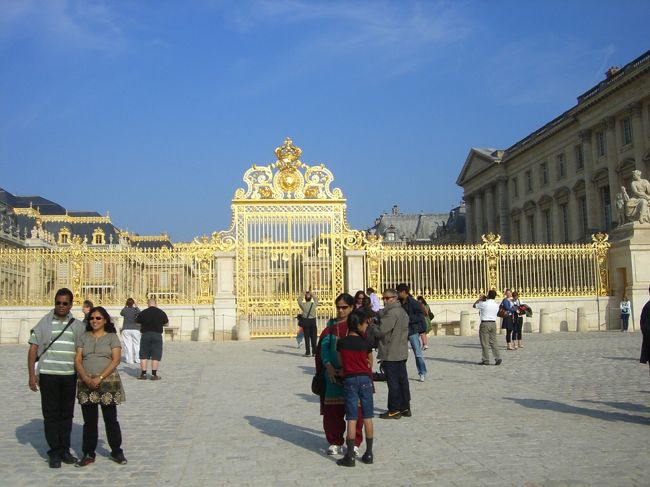 金の門や柵がテンションをさらに上げてくれます。<br /><br />