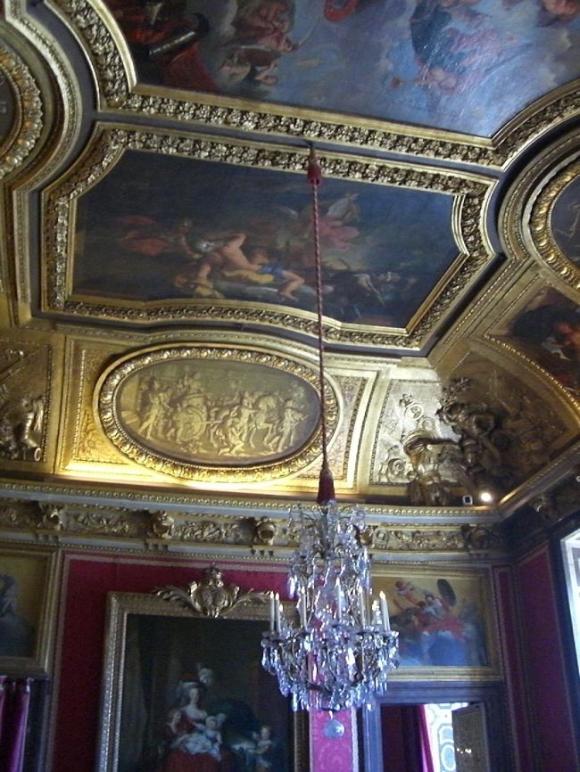 次々に芸術が押し寄せてきます<br /><br />あと観光客も後から押し寄せます