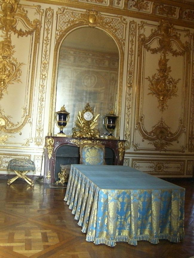 何の部屋だったかな？<br /><br />鏡の回廊の隣の部屋です